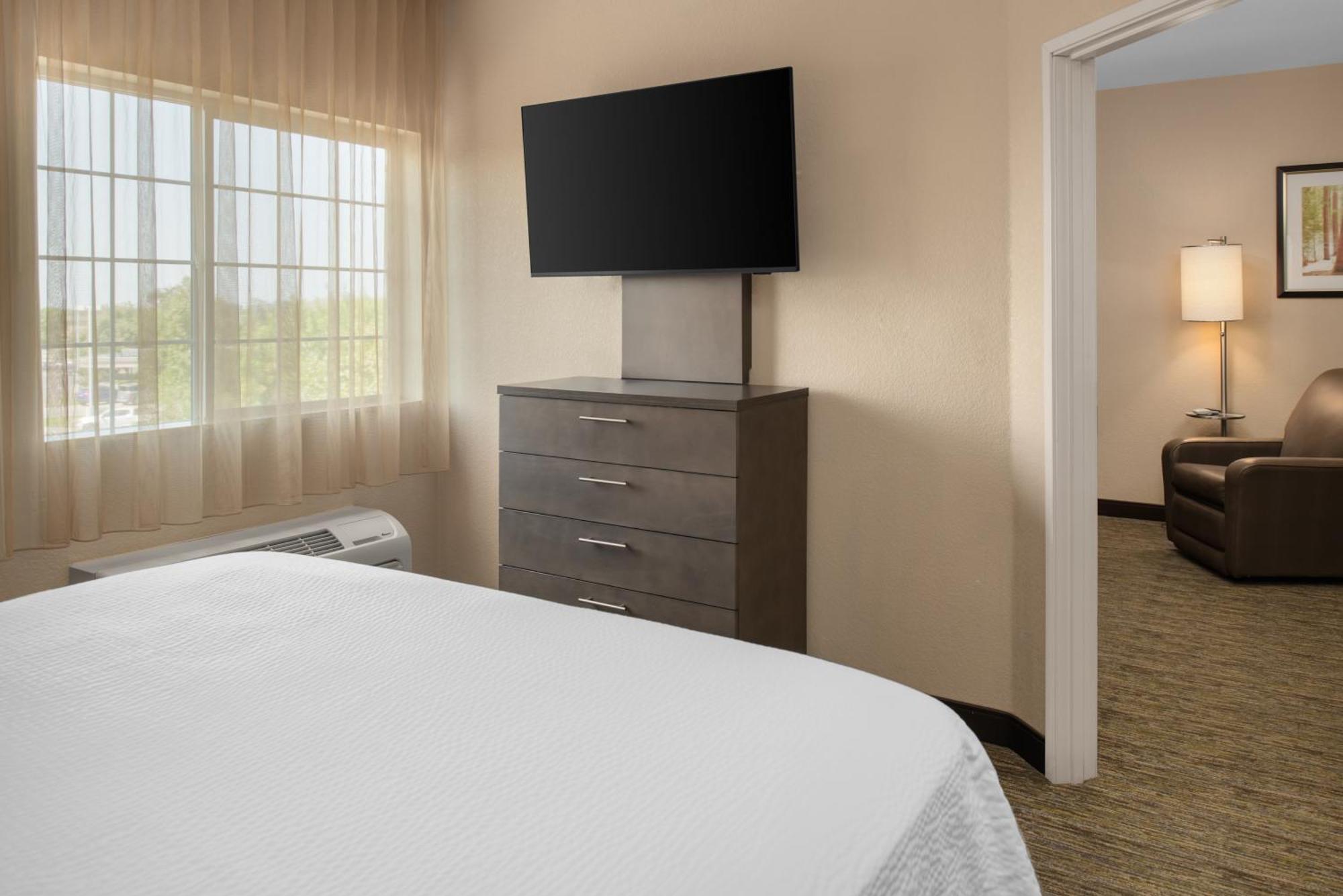 Candlewood Suites Turlock By Ihg Exterior photo